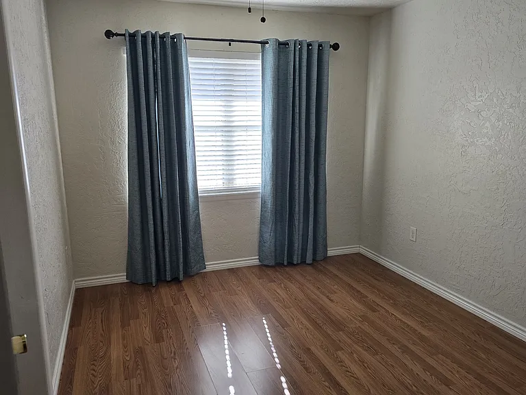 555 SW Belmont Ave — Photo 10