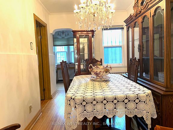 4th image of 364 Roxton Rd