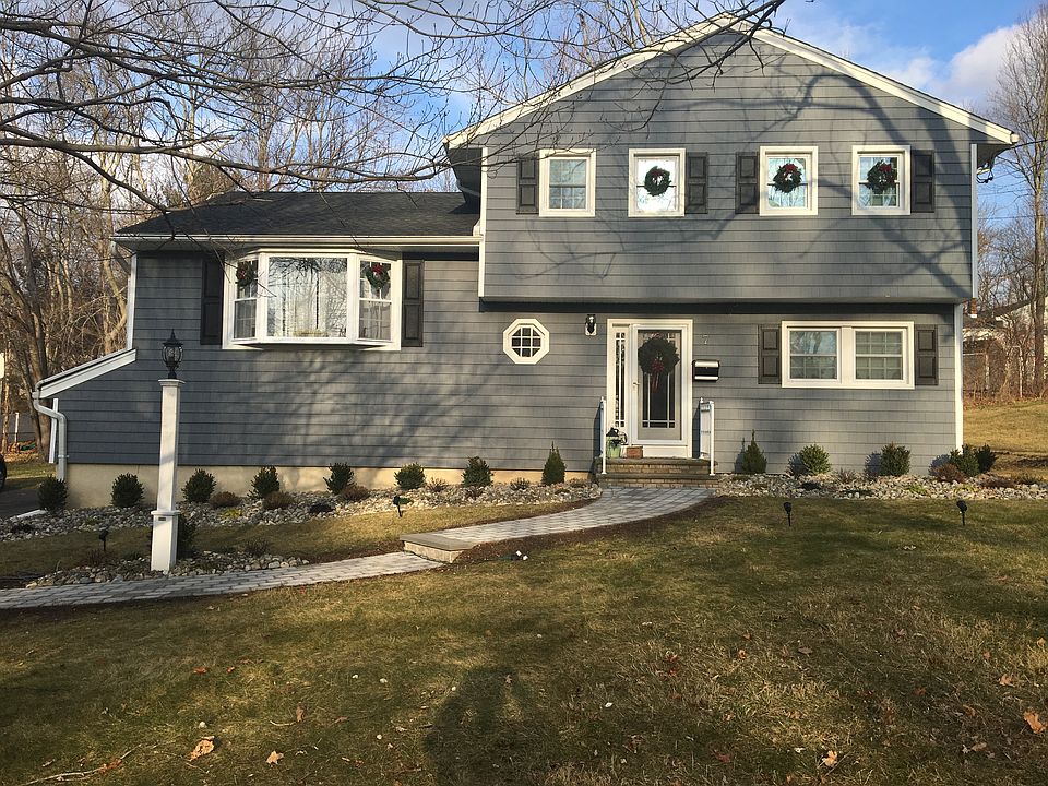 1st image of 7 Crossbrook Ln