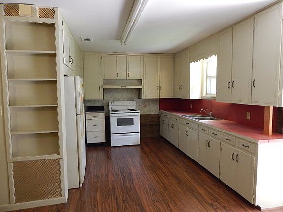 2nd image of 502 E Pine St