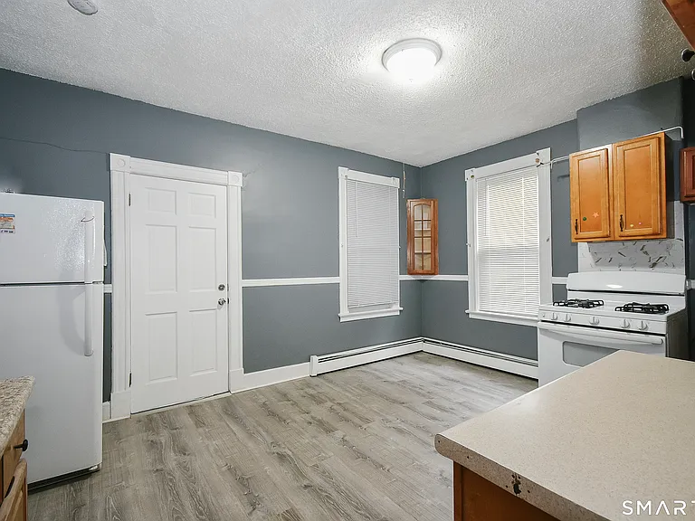 122 Hungerford St — Photo 13