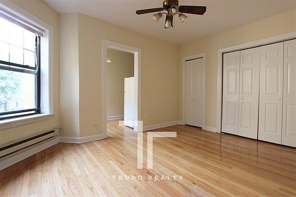 1st image of 427 W Belden Ave #427E301