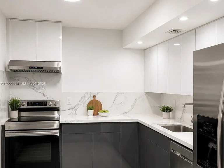 701 Three Islands Blvd #120 — Photo 2
