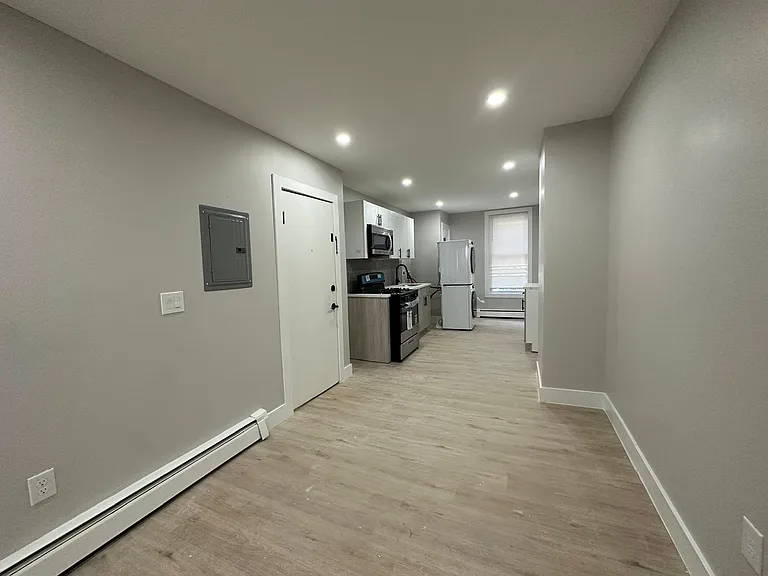 594 Westside Ave #4E — Photo 2