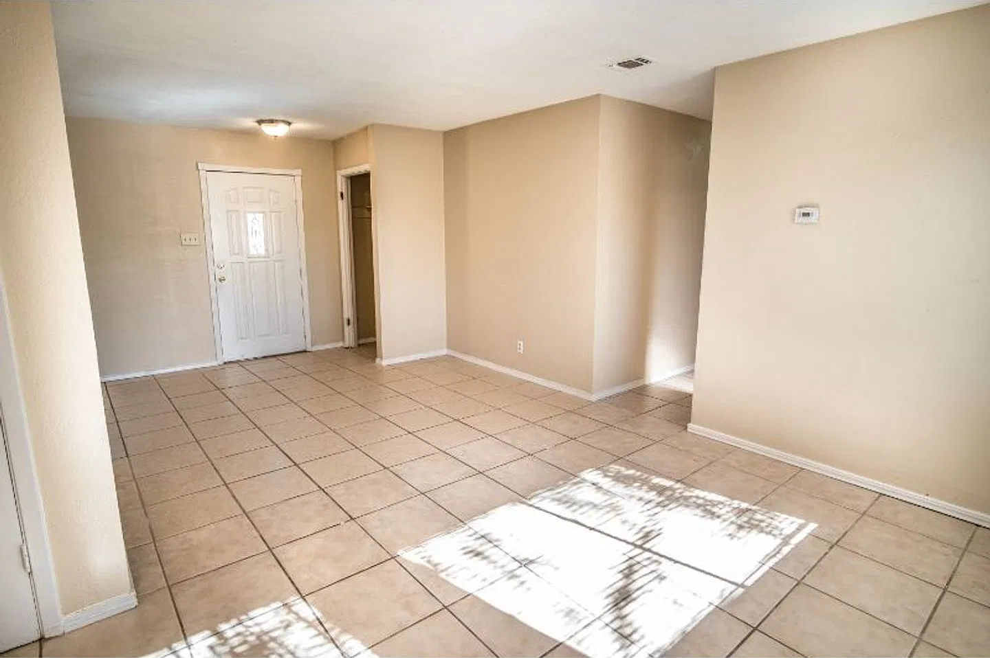 Nice and Convenient Home — Photo 4
