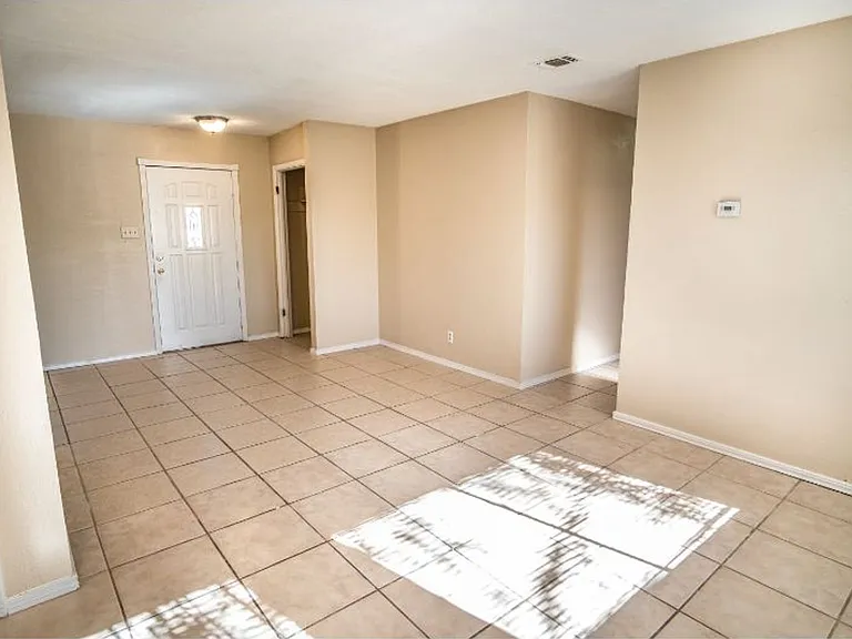 6916 Shady Grove Dr — Photo 4