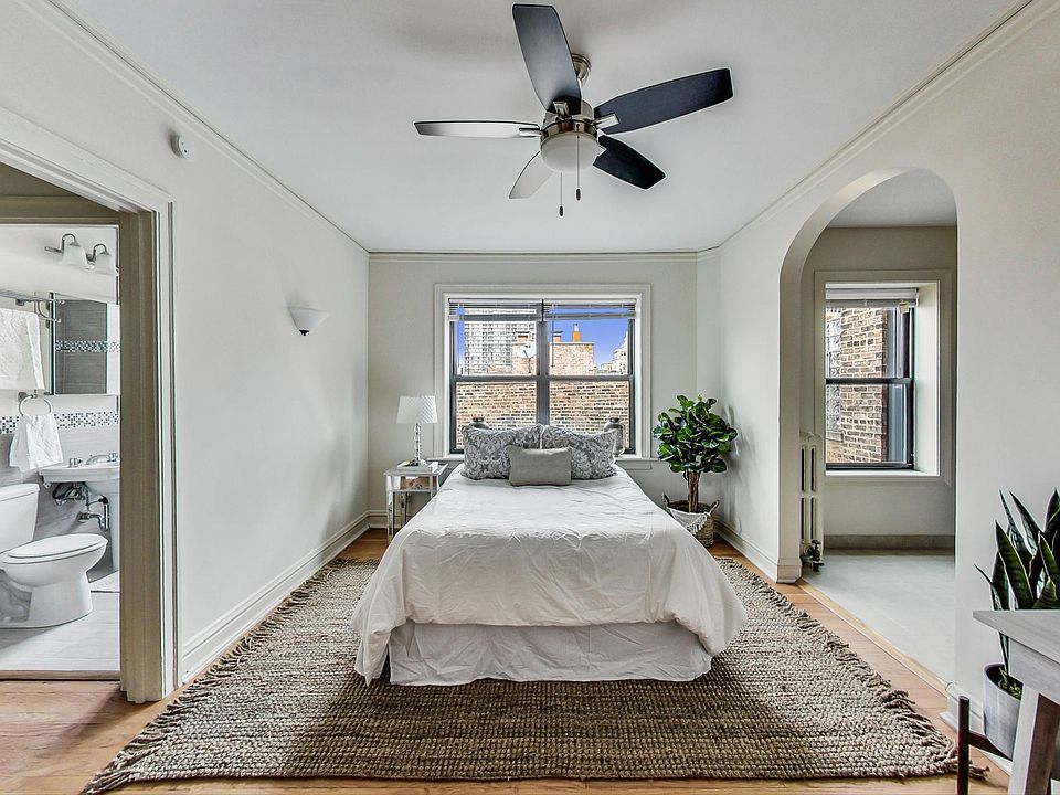 1st image of 2814 N Lincoln Park W #305