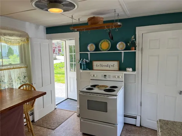 95-97 Church St, Pascoag, RI 02859