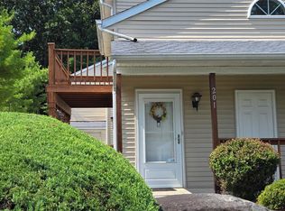 201 Ruby Ct, Highland Mills, NY 10930