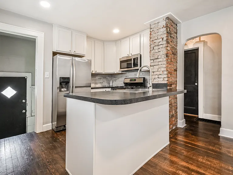 957 E Yoke St — Photo 16