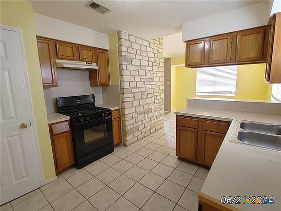 5th image of 1904 Lisa Ln
