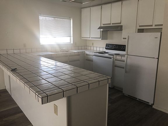 3rd image of 610 E Proctor St #11491259