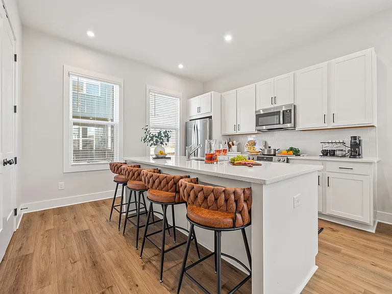 1429 Hazy Way SE — Photo 2
