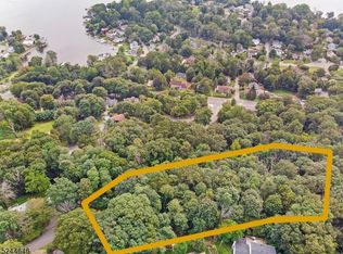 4 Winding Hill Rd, Hopatcong, NJ 07843