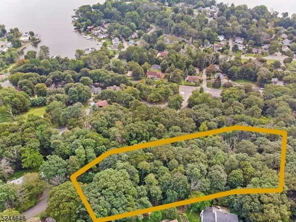 4 Winding Hill Rd, Hopatcong Boro, NJ 07843