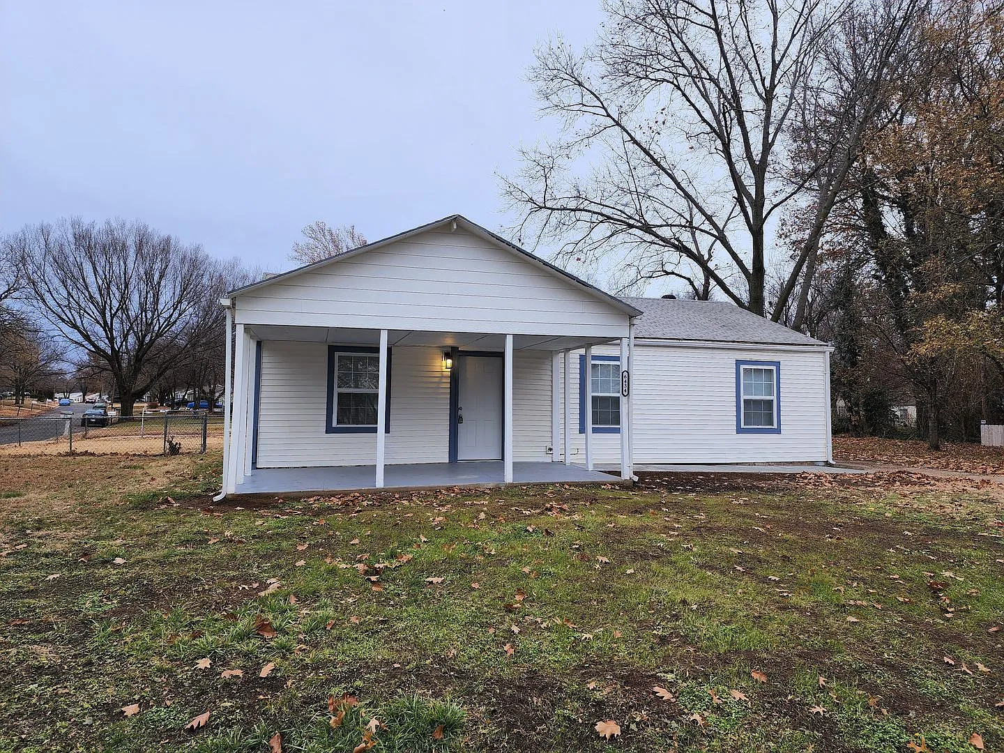 3 bed 1 bath Home - Fenced Yard — Photo 1