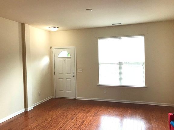 3rd image of 100 Stratford Lakes Dr #271