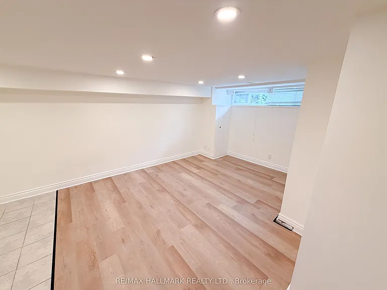 338 Demaine Cres — Photo 3
