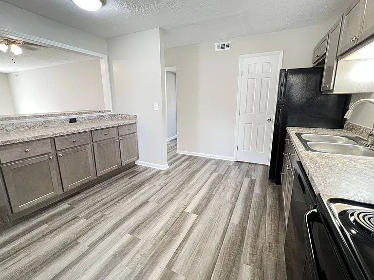 Revere Village Apartments — Photo 95