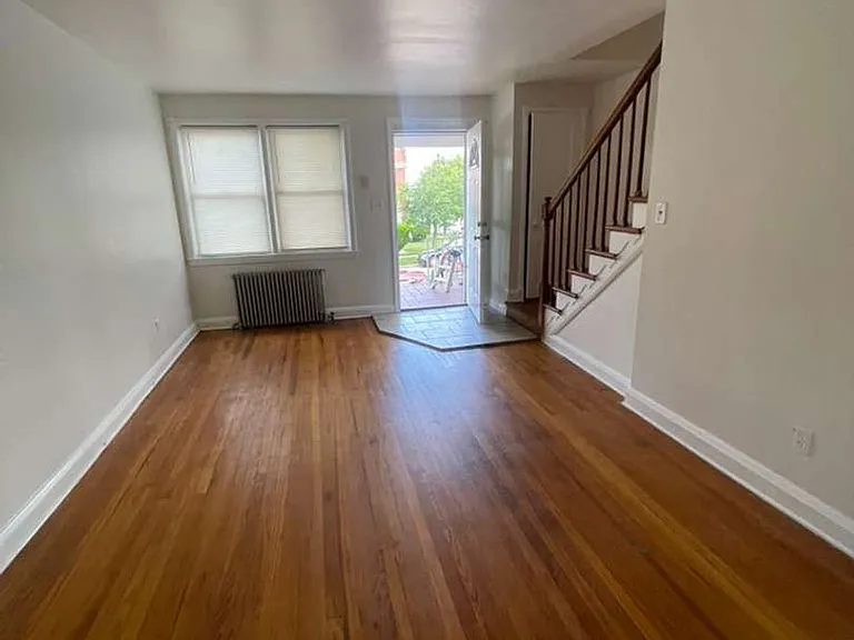 1502 N Kenwood Ave — Photo 3