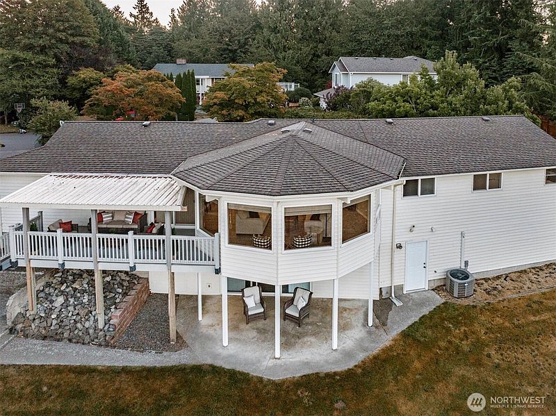 3rd image of 1052 E Robinhood Drive