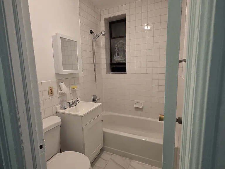 124 Storms Ave #3L — Photo 4