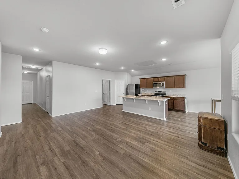 1650 King Rd — Photo 4