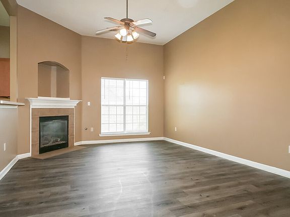 4th image of 4941 Wemberley Dr