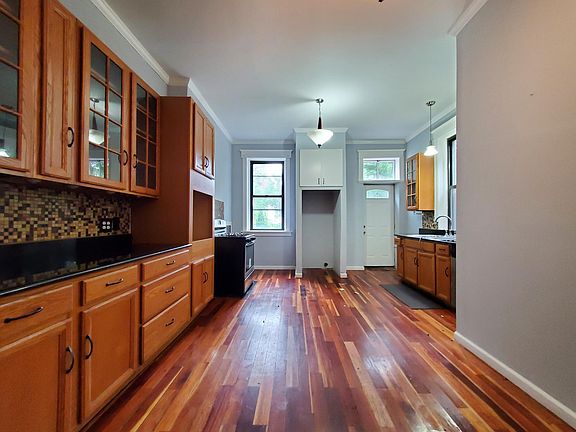 2nd image of 189 Lincoln Ave