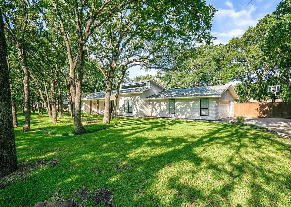 BEAUTIFUL FRONT OF HOME WITH CANOPY OF TREES.