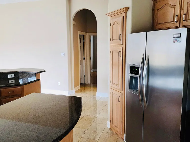 318 Oxford Ct — Photo 3