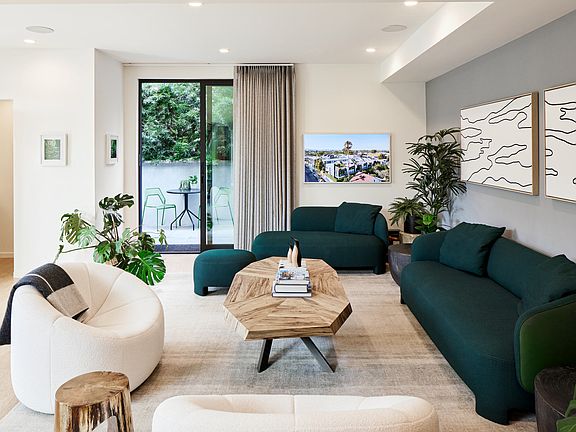 5th image of 330 Rennie Ave #1
