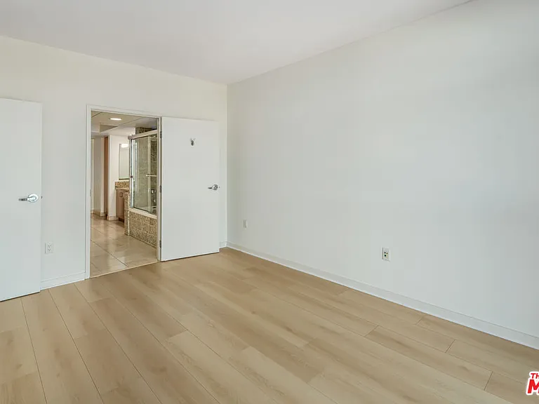 13700 Marina Pointe Dr #721 — Photo 8