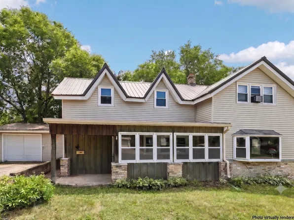 426 E Carroll St, Portage, WI 53901