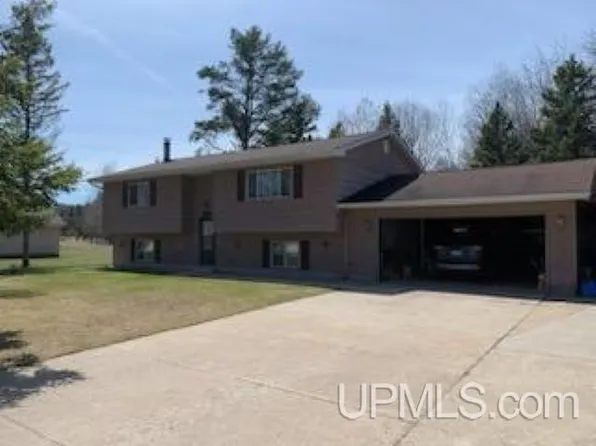 6118 Woodland P1 Ave, Gladstone, MI 49837