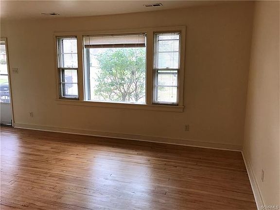 3rd image of 631 Dixon Dr