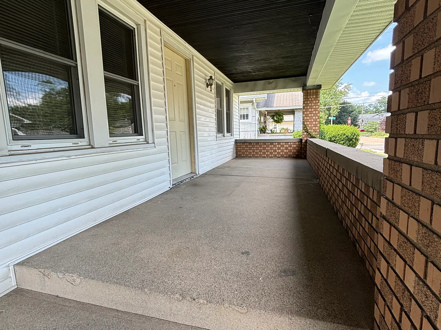 2 bed, $1,200 — Photo 2