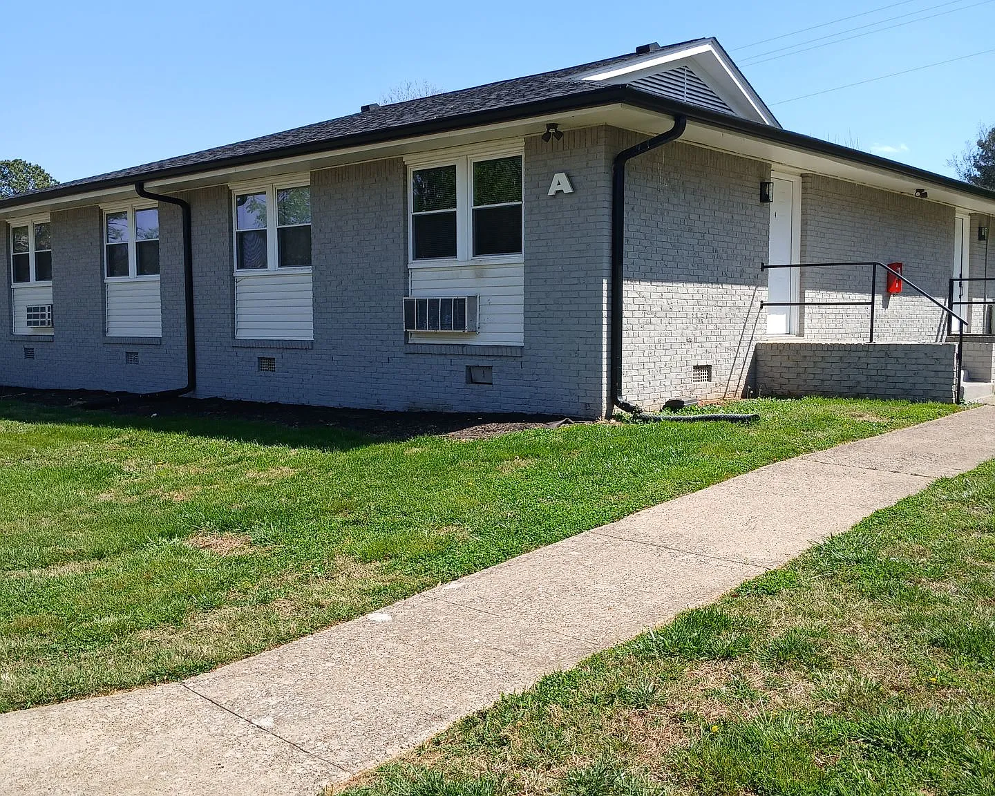 405 Oak Street — Photo 1