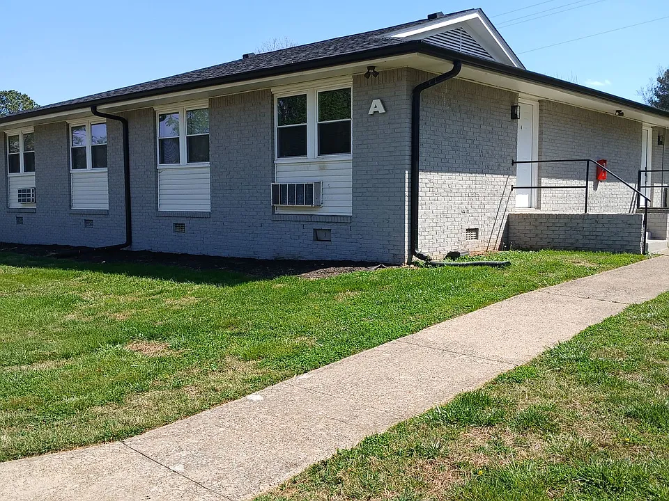 405 Oak Street