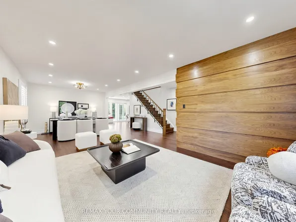 3 Cobblestone Dr, Toronto, ON M2J 2X6