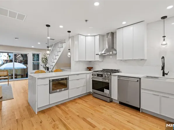 306 Grand St #1, Jersey City, NJ 07302