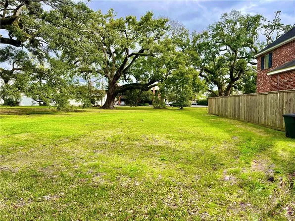 Bourgeois Ct, New Orleans, LA 70123