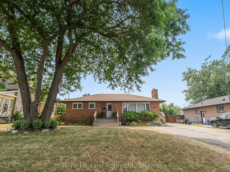 19 Kawartha Dr #LOWER — Photo 2