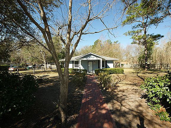 2nd image of 210 Pinewood Dr