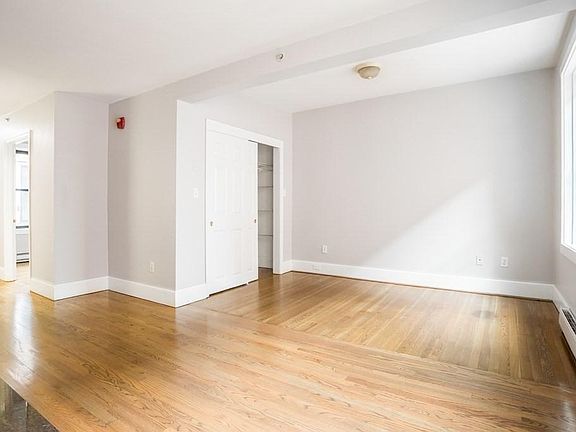 3rd image of 90 Warrenton St APT 8