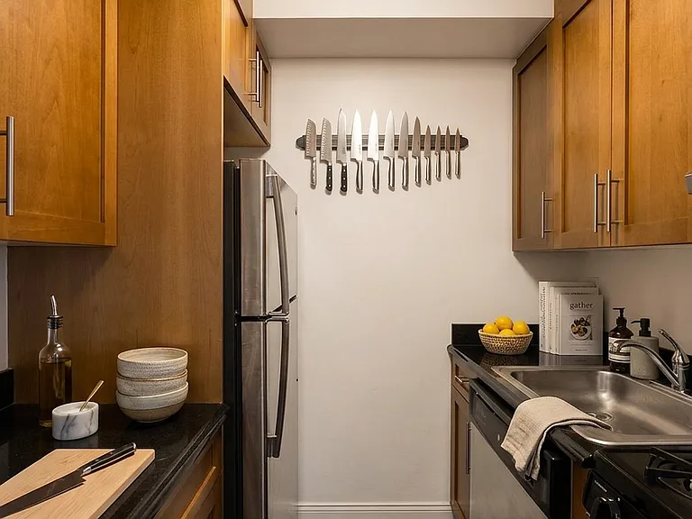238 E 36th St #4A — Photo 2