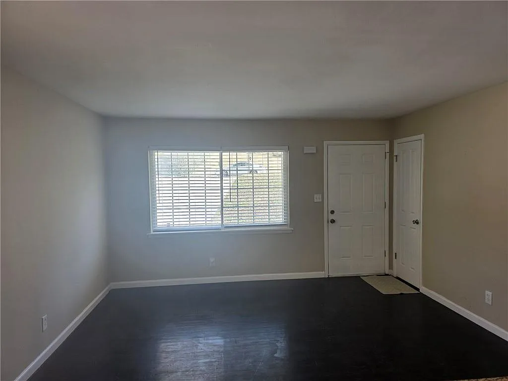 3 bed, 2.0 bath, 1236 sqft, $1,700 — Photo 3