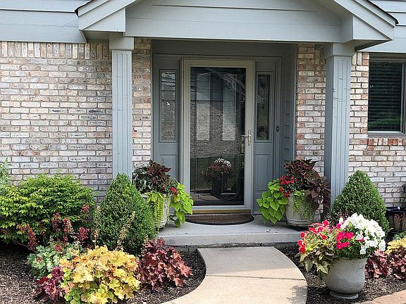 3rd image of 2423 Caramore Cir
