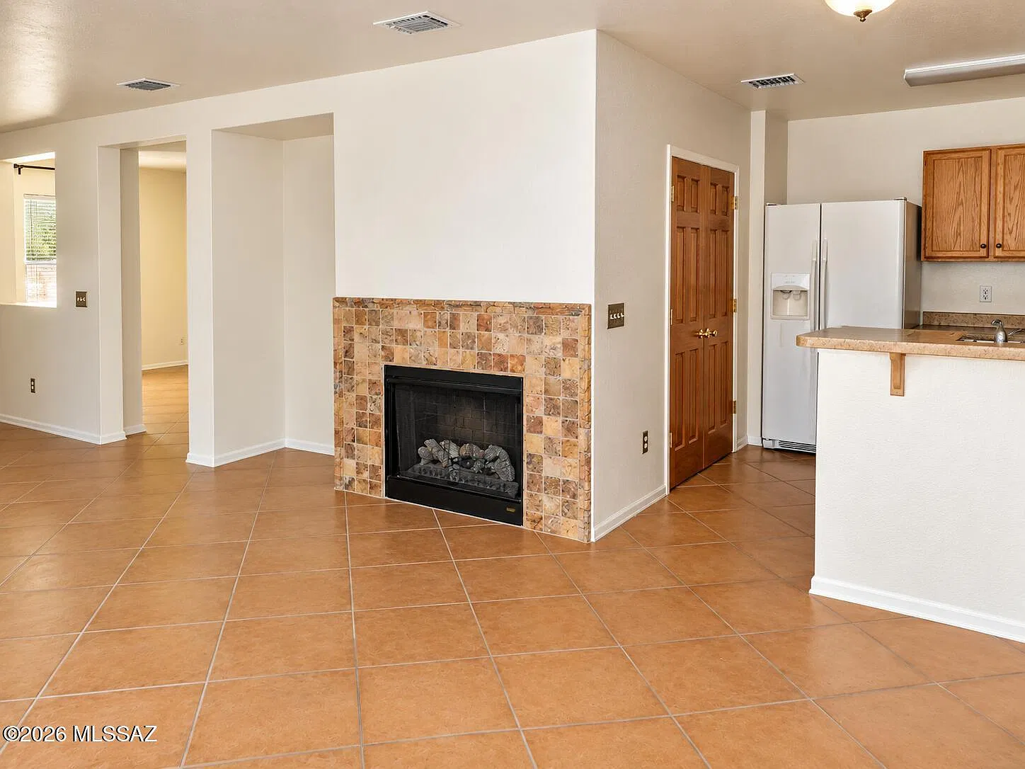 3 bed, 2.5 bath, 2042 sqft, $1,995 — Photo 4