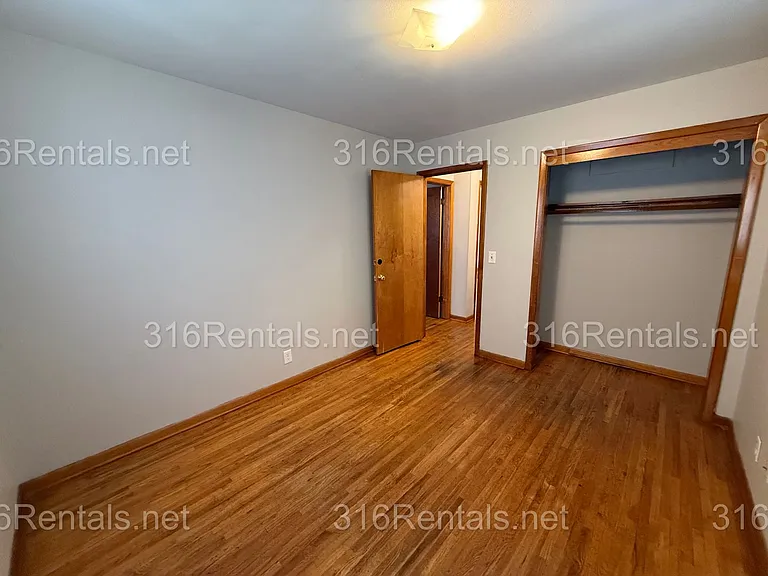 1718-1720 S Mosley Ave — Photo 11